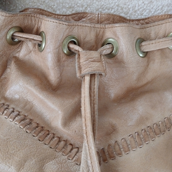 Day & Mood Leather Shoulder Bag - Picture 3 of 9